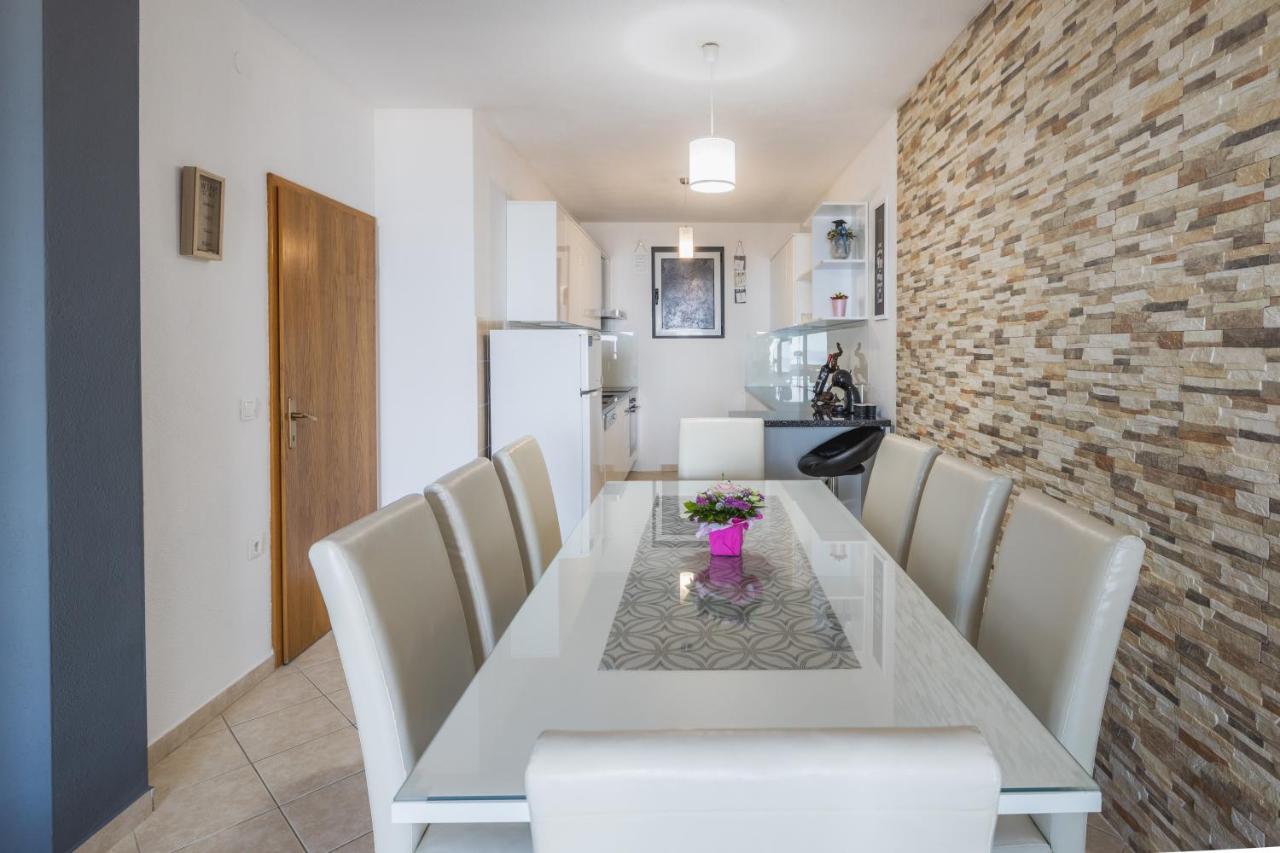 Apartment Dany - Free Beach Parking Makarska Exterior photo